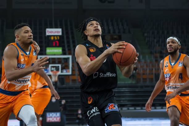 比赛中不断 比赛中不断